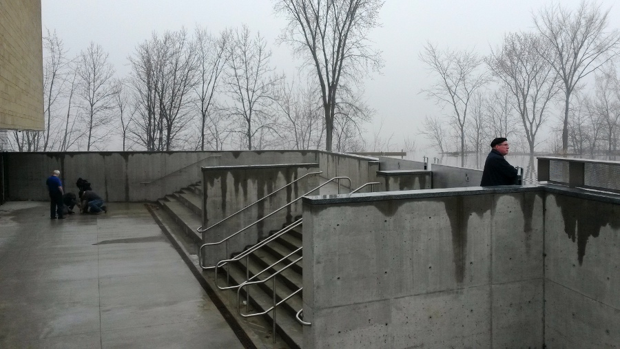 Flood gates installed at the art gallery in Fredericton (28-Apr-2018)